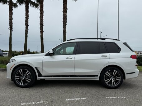 2020 BMW X7 40i I (G07), белый, 7388888 рублей, вид 2