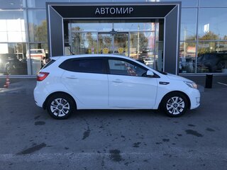 2014 Kia Rio 4-speed III, белый, 840000 рублей, вид 4