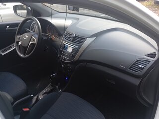 2015 Hyundai Solaris I Рестайлинг, белый, 1400000 рублей, вид 4