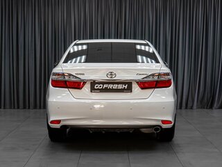 2015 Toyota Camry VII (XV50) Рестайлинг, белый, 1879000 рублей, вид 4