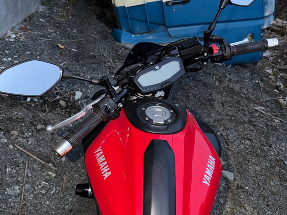 2016 Yamaha MT-07 (FZ-07), красный, 650000 рублей - вид 1
