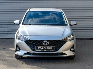 2022 Hyundai Solaris II Рестайлинг, серебристый, 1620000 рублей, вид 2
