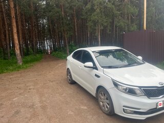 2015 Kia Rio III Рестайлинг, белый, 660000 рублей, вид 3