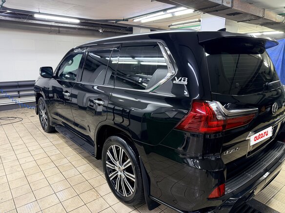 2020 Lexus LX 570 III Рестайлинг 2, чёрный, 10500000 рублей - вид 3