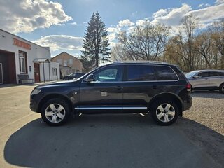 2008 Volkswagen Touareg I Рестайлинг, чёрный, 900000 рублей, вид 3