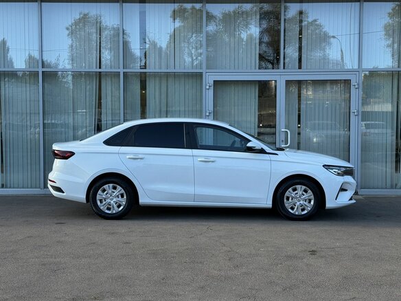 2024 Geely Emgrand II, белый, 1659000 рублей - вид 3