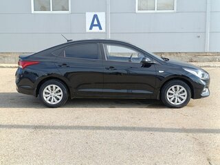 2018 Hyundai Solaris II, чёрный, 1149000 рублей, вид 4
