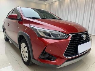 2022 Toyota Yaris L X XP150 Рестайлинг, красный, 925000 рублей, вид 3