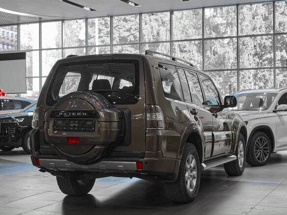 2012 Mitsubishi Pajero IV Рестайлинг 1, коричневый, 1699000 рублей - вид 5