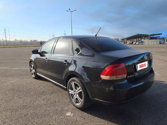 2014 Volkswagen Polo V, чёрный, 550000 рублей - вид 3