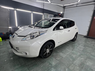 2013 Nissan Leaf (EM57) I (ZE0/AZE0), белый, 1400000 рублей, вид 3