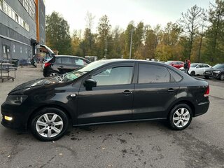 2017 Volkswagen Polo V Рестайлинг, чёрный, 650000 рублей, вид 4