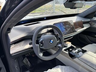2026 BMW 7 серии 740 xDrive VII (G70) Рестайлинг, чёрный, 21900000 рублей, вид 4