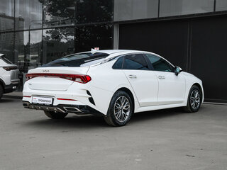 2021 Kia K5 III, белый, 2690000 рублей, вид 4