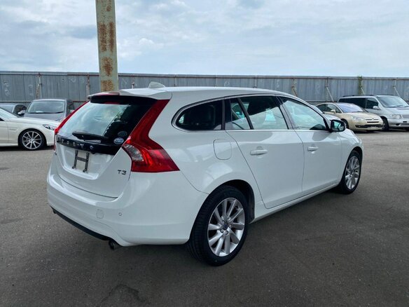 2015 Volvo V60 I Рестайлинг, белый, 1850000 рублей - вид 6