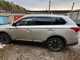 2018 Mitsubishi Outlander III Рестайлинг 2, серебристый, 2700000 рублей, вид 2