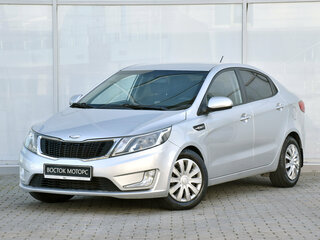 2013 Kia Rio 4-speed III, серебристый, 685000 рублей, вид 1