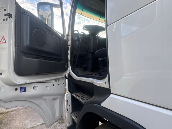 2011 Volvo FH, белый, 3000000 рублей - вид 16