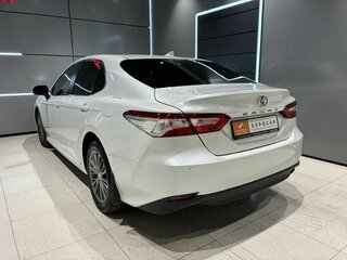 2021 Toyota Camry VIII (XV70), белый, 2360000 рублей, вид 4