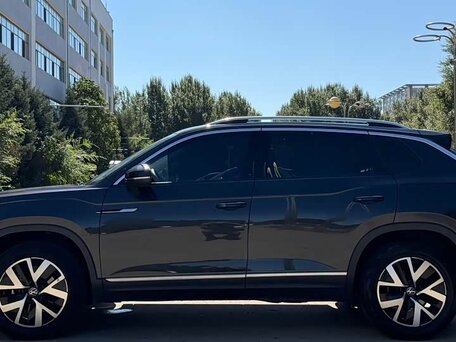 2023 Volkswagen Tayron I Рестайлинг, серый, 2776063 рублей, вид 4