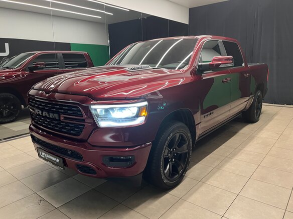 2022 Ram 1500 Crew Cab V, красный, 5900000 рублей - вид 2