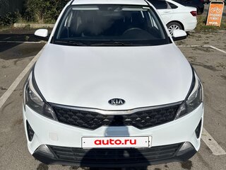 2021 Kia Rio IV Рестайлинг, белый, 1080000 рублей, вид 3