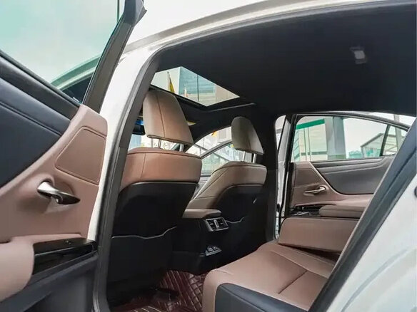 2024 Lexus ES 200 VII Рестайлинг, белый, 4633000 рублей - вид 26