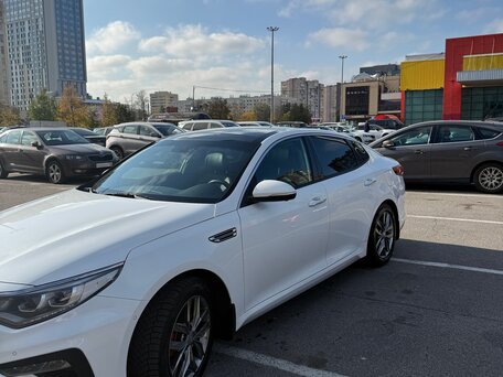2018 Kia Optima IV Рестайлинг, белый, 2000000 рублей, вид 1