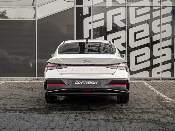 2023 Hyundai Elantra N Line VII (CN7) Рестайлинг, белый - вид 3