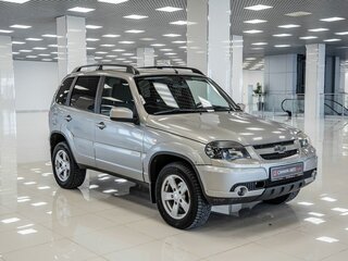 2016 Chevrolet Niva I Рестайлинг, бежевый, 588000 рублей, вид 3
