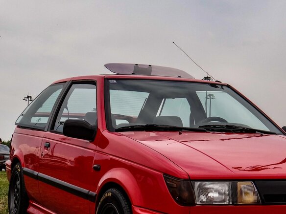 1992 Isuzu Gemini III, красный, 800000 рублей