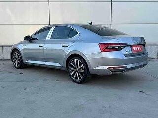 2023 Skoda Superb III Рестайлинг, серый, 2432000 рублей, вид 4