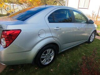 2013 Chevrolet Aveo II, серебристый, 800000 рублей, вид 5
