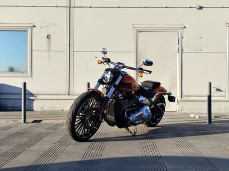 2023 Harley-Davidson Breakout, оранжевый, 1990000 рублей, вид 4
