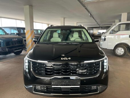 2025 Kia Carnival IV Рестайлинг, чёрный, 6098000 рублей, вид 2