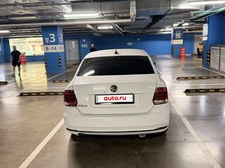 2017 Volkswagen Polo V Рестайлинг, белый, 550000 рублей, вид 3
