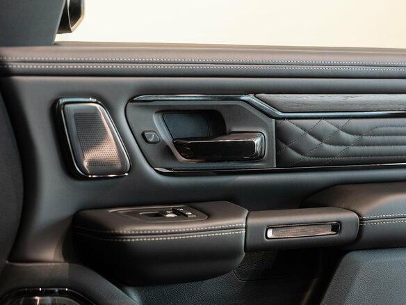 2026 Ram 1500 Crew Cab eTorque V Рестайлинг, чёрный, 13700000 рублей - вид 12