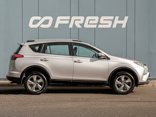 2017 Toyota RAV4 IV (XA40) Рестайлинг, серебристый, 2380000 рублей, вид 5