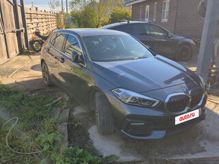 2021 BMW 1 серии 116d III (F40), серый, 1870000 рублей, вид 4