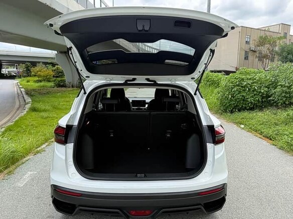2025 Geely Binyue I Рестайлинг 2, белый, 1513000 рублей - вид 14