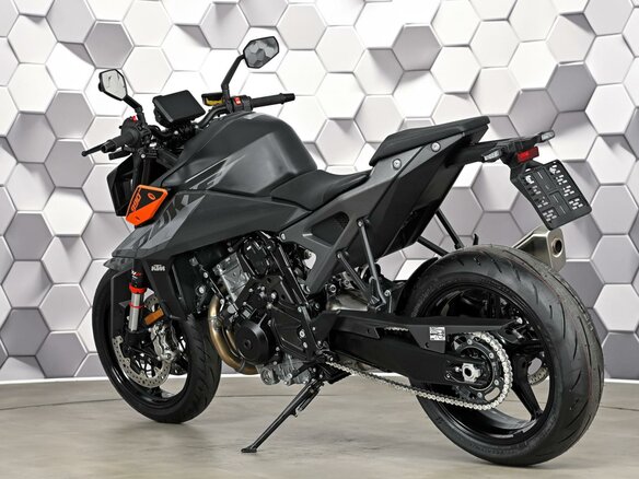 2024 KTM 990 Duke, серый, 1299000 рублей - вид 7