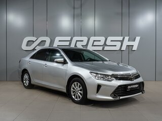 2015 Toyota Camry VII (XV50) Рестайлинг, серебристый, 1874000 рублей, вид 1