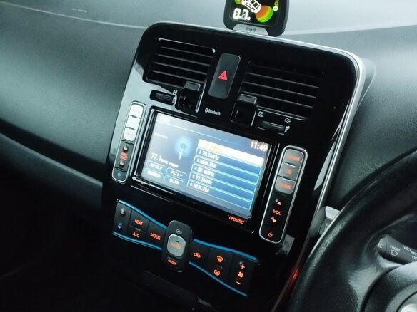 2014 Nissan Leaf (EM57) I (ZE0/AZE0), чёрный, 1450000 рублей - вид 11