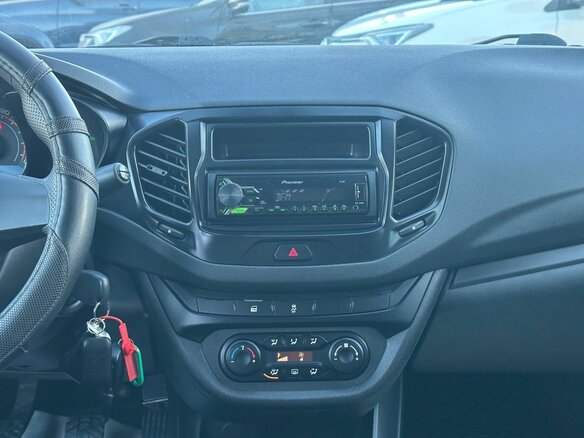 2017 Lada (ВАЗ) Vesta I, серебристый, 729000 рублей - вид 17