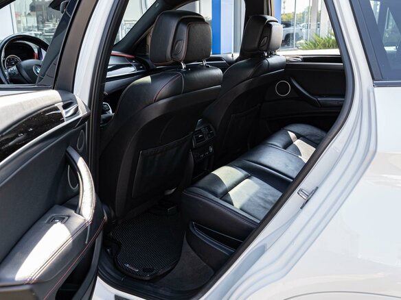 2014 BMW X6 M I (E71) Рестайлинг, белый, 3200000 рублей - вид 10