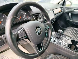 2017 Volkswagen Touareg II Рестайлинг, белый, 2430000 рублей, вид 1