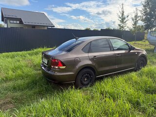 2017 Volkswagen Polo V Рестайлинг, коричневый, 930000 рублей, вид 4