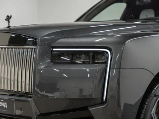 2026 Rolls-Royce Cullinan Black Badge I Рестайлинг (Series II), серый, 69790000 рублей, вид 3