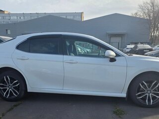 2020 Toyota Camry VIII (XV70), белый, 2380000 рублей, вид 2