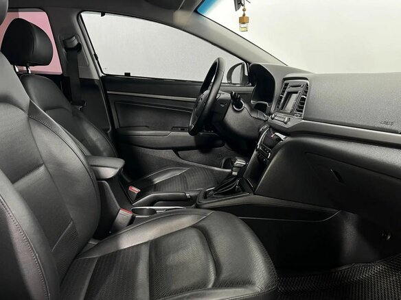 2017 Hyundai Elantra VI (AD), белый, 1600000 рублей - вид 12